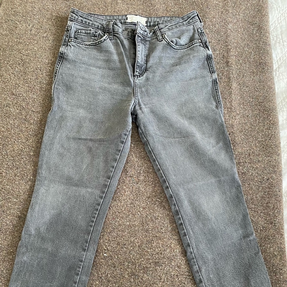 Free People Cropped & Frayed Ankle Jean 29R